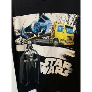 Star Wars Darth Vader Men’s Sz‎ M T shirt Towing Darth’s Tie Fighter